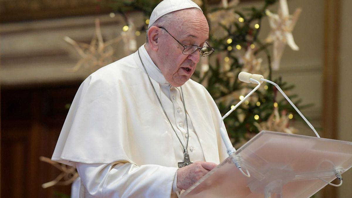Papež apeloval na světové lídry, aby zajistili přístup k léčbě a vakcíně